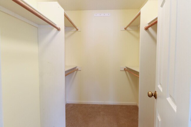 Building Photo - Bright 3BR/2BA Home in Quiet, Desirable Neighborhood with Garage!