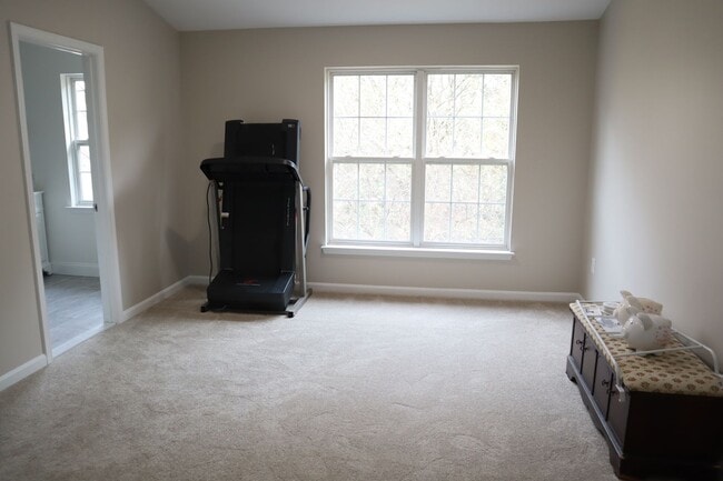 Building Photo - Exquisite Renovated Townhome in Germantown Estates