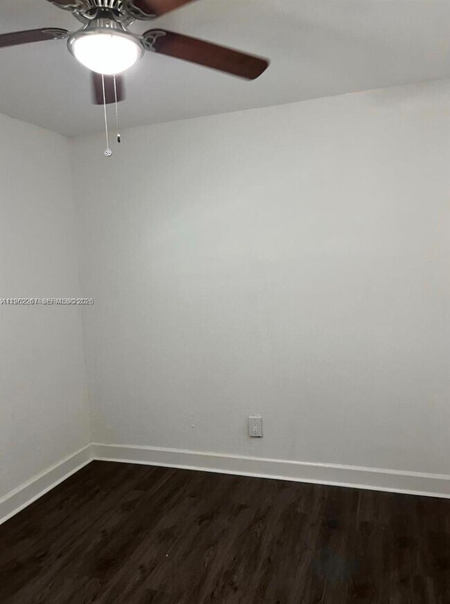 Building Photo - 6028 SW 27th St