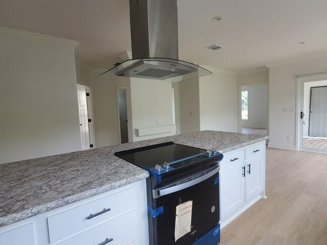Building Photo - 5805 Mora Pl