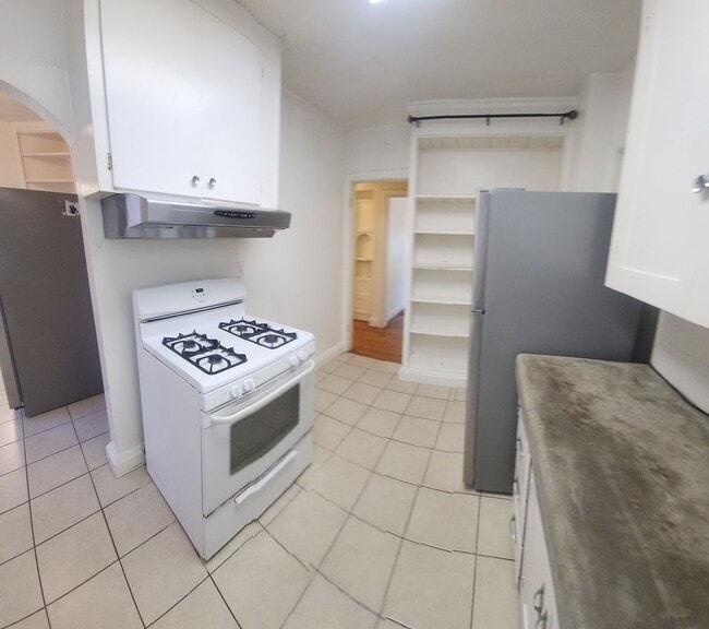 Building Photo - 7 Bedroom 3 bath home close to POLY!!!!