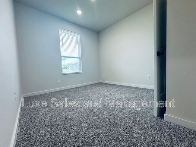 Building Photo - 16305 Villa Valeria Way