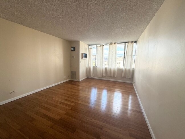 Building Photo - AVAILALE NOW- SPACIOUS 1 BED/ 1 BA CONDO IN HARBOUR RIDGE!