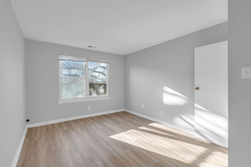 Building Photo - 5 Harrington Ln