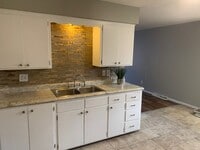 Building Photo - Spacious 3 Bedroom 2 Bathroom Townhome in Robbinsdale!