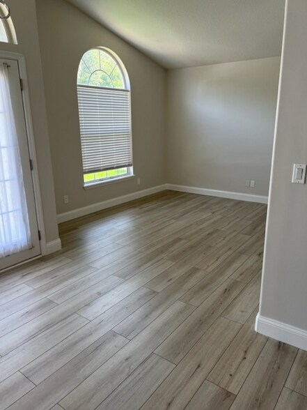 Building Photo - 12784 Chets Creek Dr N