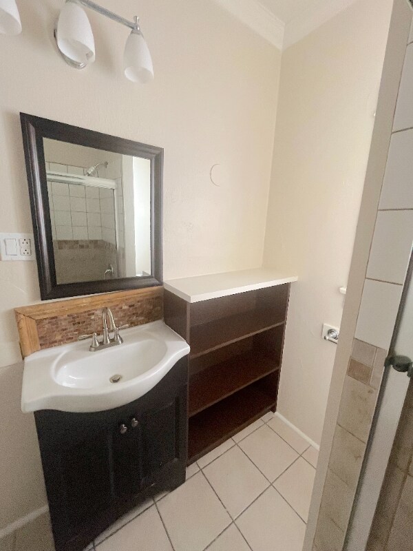 Building Photo - 744 Pine Ave