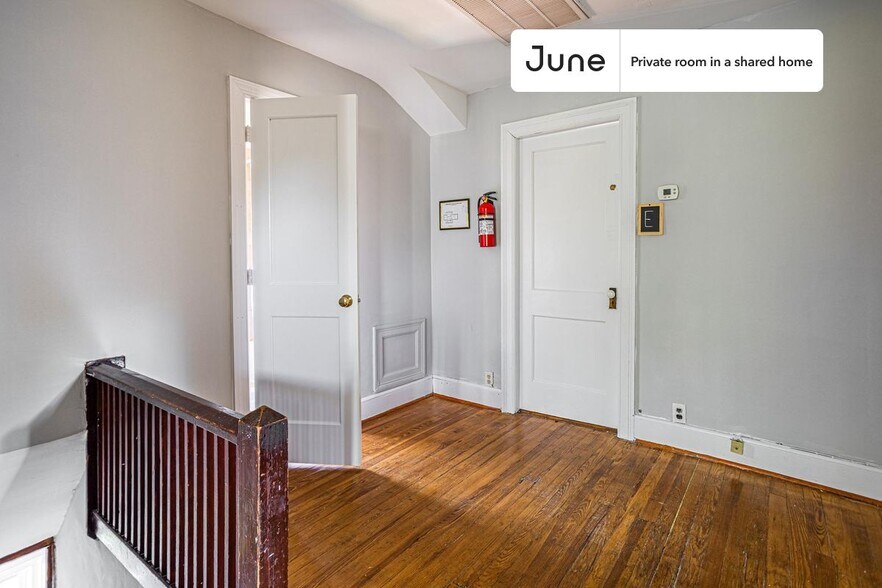 Building Photo - Room in Shared 6 bed/3 bath home