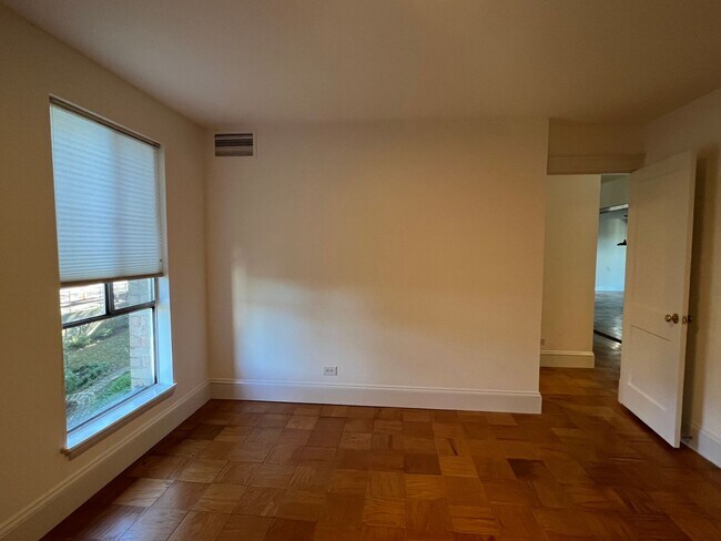 Building Photo - Downtown Condo