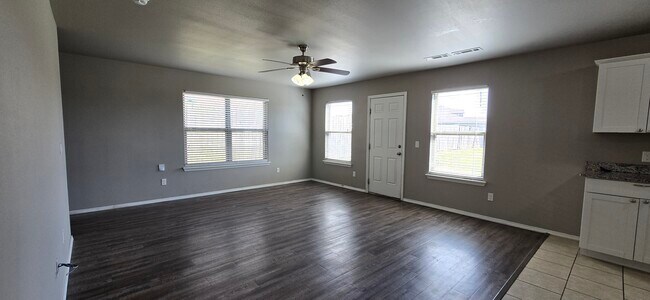 Building Photo - 5007 SW Fieldstone Blvd