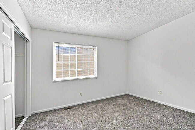 Building Photo - $2,395.95 - 2 Bed, 2.5 Bath Garden Unit in Aurora with Central AC and In Unit Laundry!