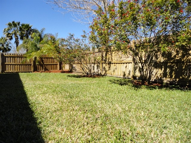 Building Photo - 9710 Bay Colony Dr