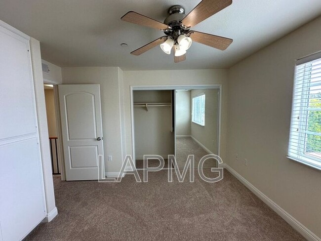 Building Photo - 12217 Moorpark St