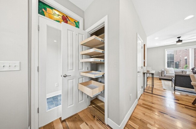 Building Photo - 567 Lathrop St
