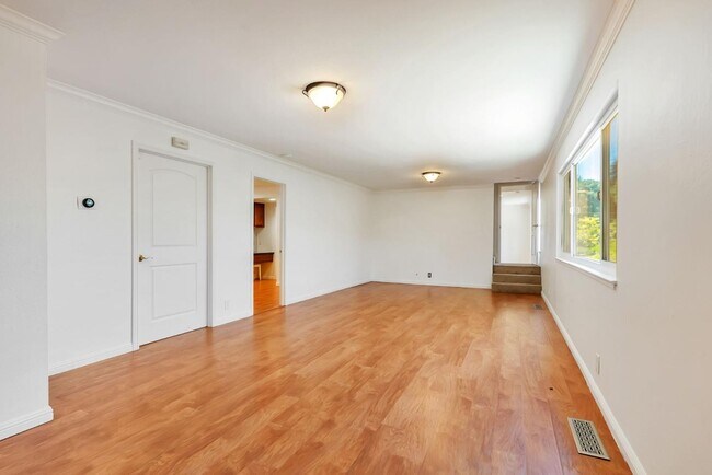Building Photo - 17 Muth Dr