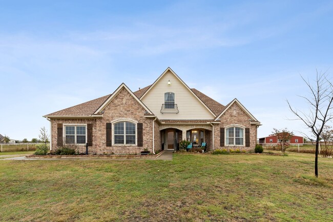 Primary Photo - Beautiful Country Home with Horse Barn on ...