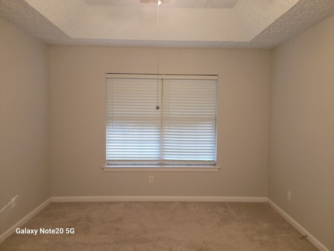 Building Photo - 667 Roebling Rd