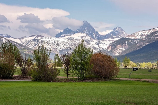 Building Photo - 2477 Middle Teton Rd