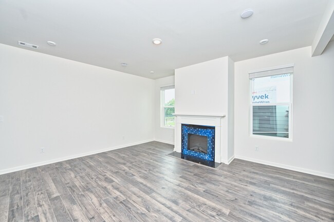 Building Photo - 5373 Bellflower Hls