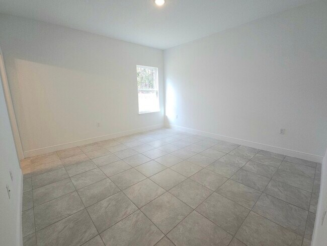 Building Photo - 7130 N Cricket Dr