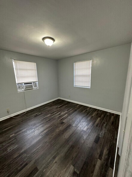 Building Photo - 2002 Palafox St