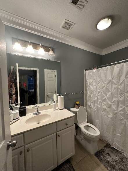 Building Photo - 2004 Westchester Ridge NE