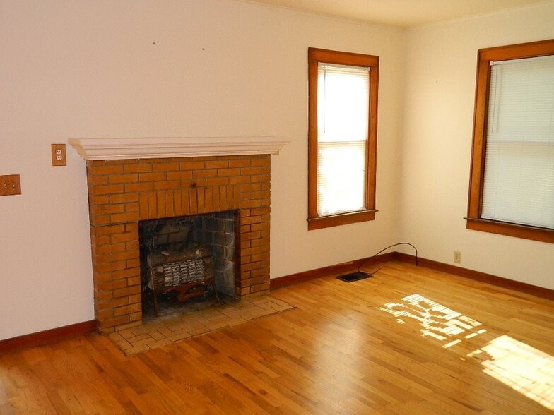 Building Photo - 2718 S Nebraska St