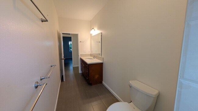 Building Photo - Spacious 4 bed 3 bath home near Diamond Head