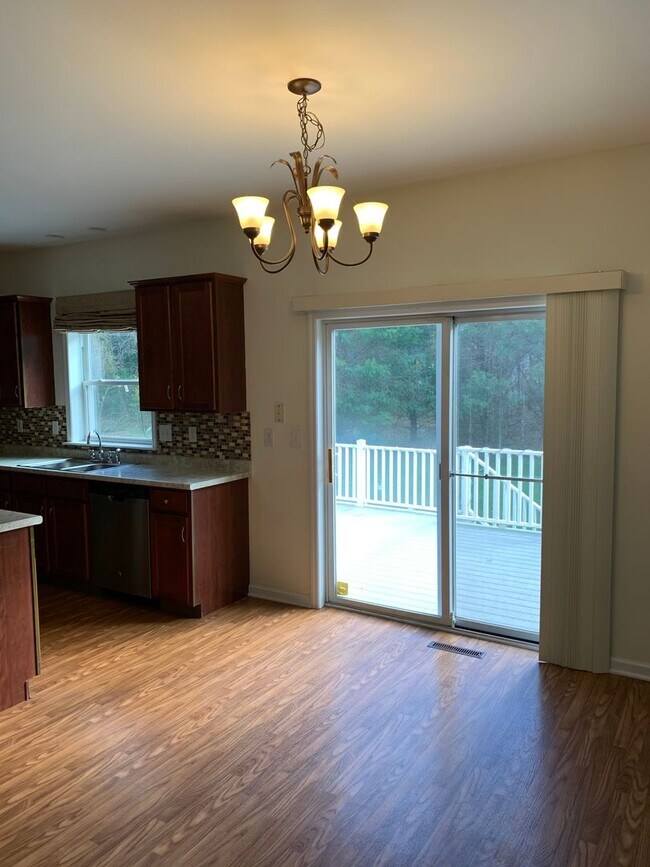 Building Photo - Beautiful Single Family For Rent NOW! Must...