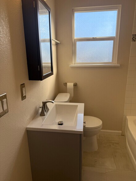 Building Photo - 1920 Xanthia St