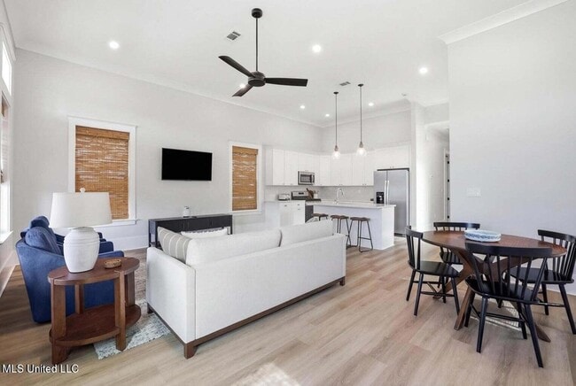 Building Photo - 254 Caillavet St