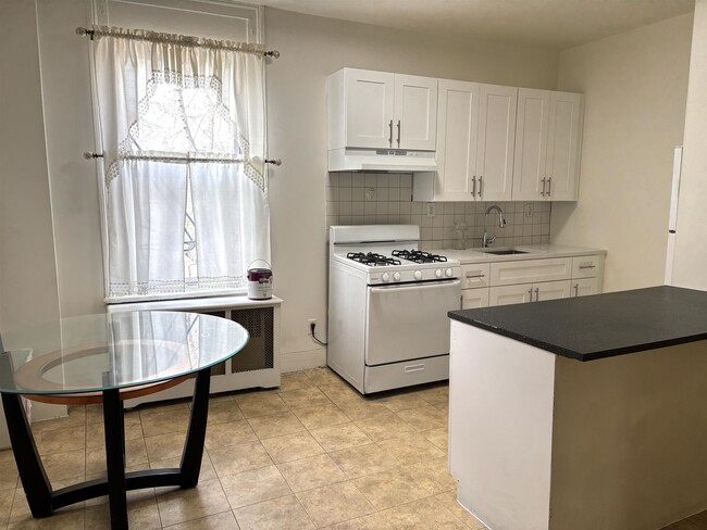 Primary Photo - 589 Palisade Ave