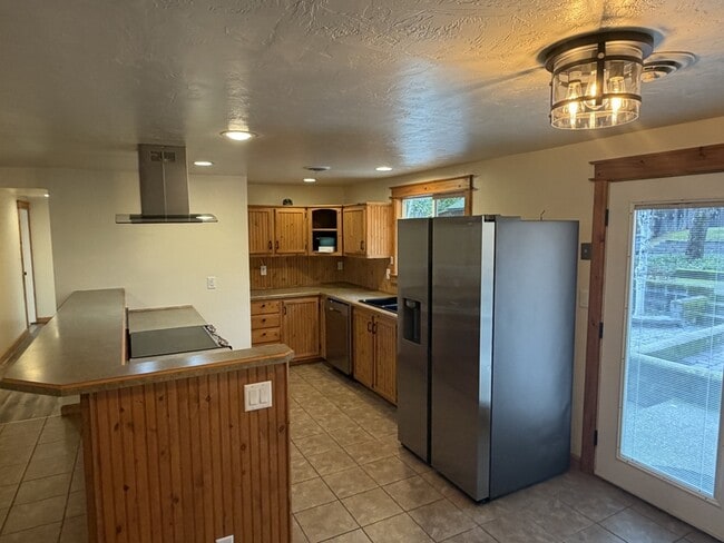 Building Photo - 7429 W Evans Creek Rd