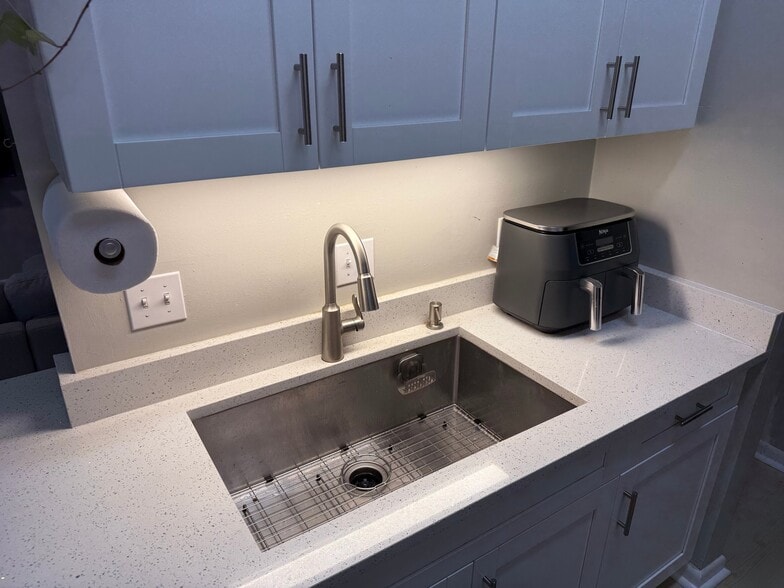 Building Photo - 3811 SW 28th Terrace