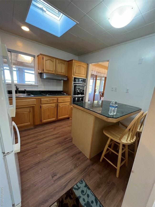 Building Photo - 27 Douglass St