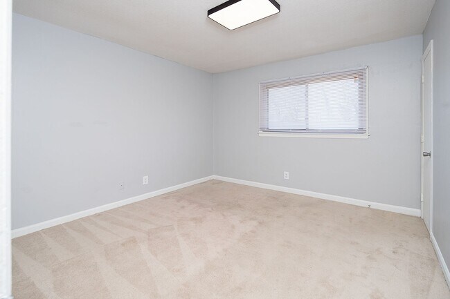 Building Photo - Spacious, affordable two bedroom townhouse in a great location in Charlotte!