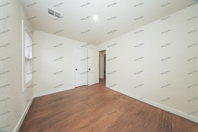 Building Photo - 3213 SW 37th St