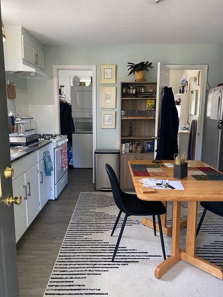 Kitchen table- gas range - 208 Meade Ave