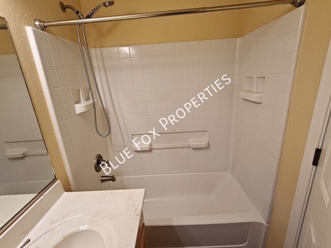 Building Photo - 2122 E Calle Arroyo Lindo