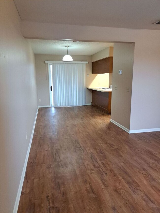 Building Photo - 1514 Kraft Ave