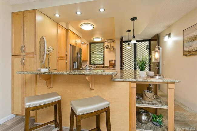 Building Photo - 1 bed 1 bath Amazing ocean, marina and mountain view unit.