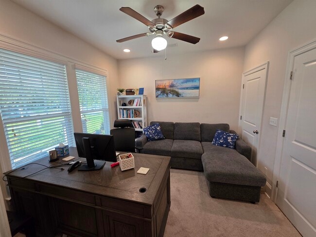 Building Photo - 2521 Lantana Ln
