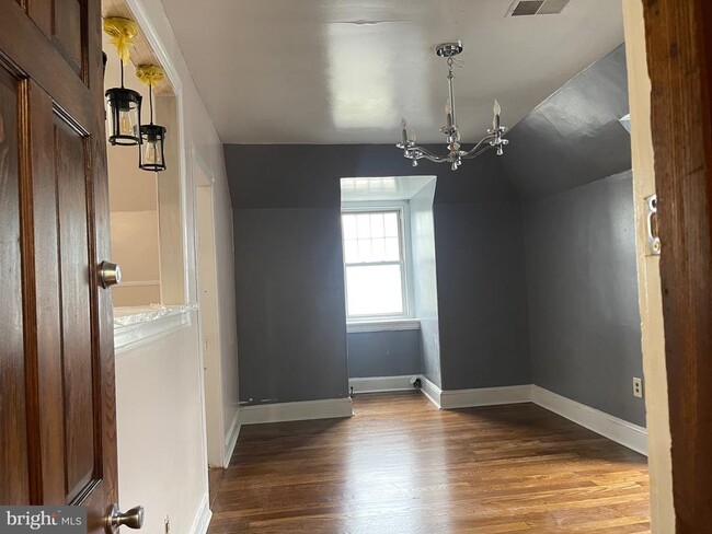 Building Photo - 1236 S 57th St