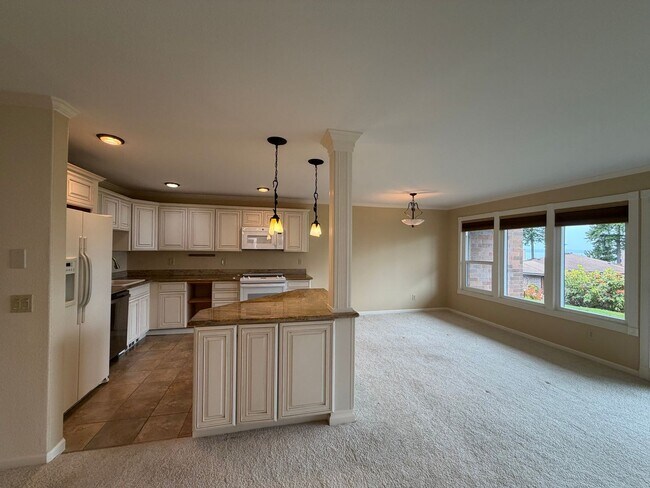 Building Photo - Mukilteo View Condo