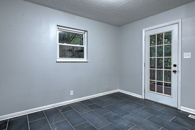 Building Photo - 680 Elk Dr