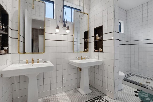 Building Photo - 11291 Serenbe Ln