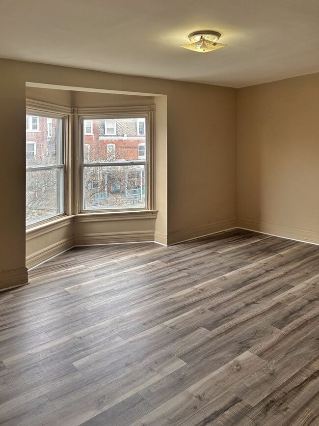 Building Photo - 516 W Allen St