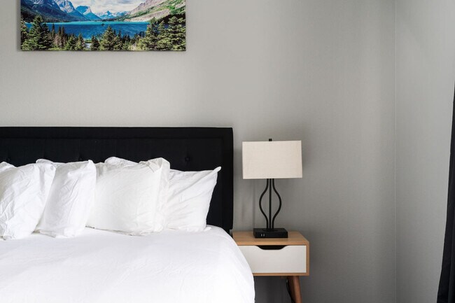 Building Photo - 2155 Shadowbrook Dr