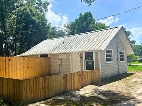 Building Photo - Cozy Remodeled 1BD/1BA + Bonus Room in Zephyrhills!
