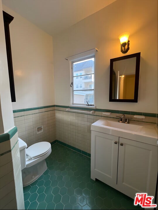 Building Photo - 1441 Hayworth Ave